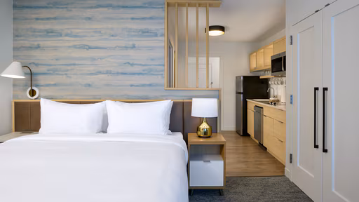 ts-hdnst-real-living-suite-4300-31397_Wide-Hor