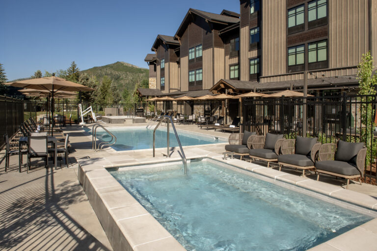 steamboat-hotels-mariott-pool